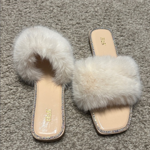Faux Fur White extra fluffy Slide Sandals with Rhinestone Trim Square toe NWOT - Picture 3 of 5